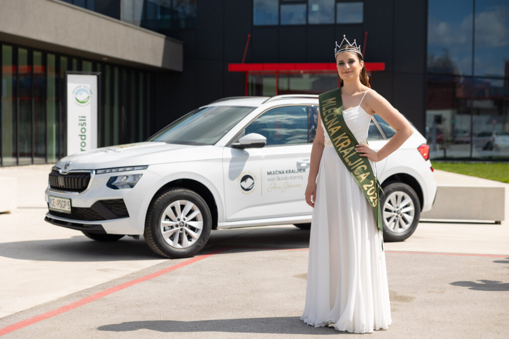 Nova_Mlečna_kraljica_Ana_Stenovec_primer_silke_2