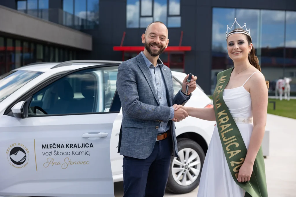mlecna-kraljica-ana-stenovec-skoda-kamiq-zelene-doline-mlekarna-celeia